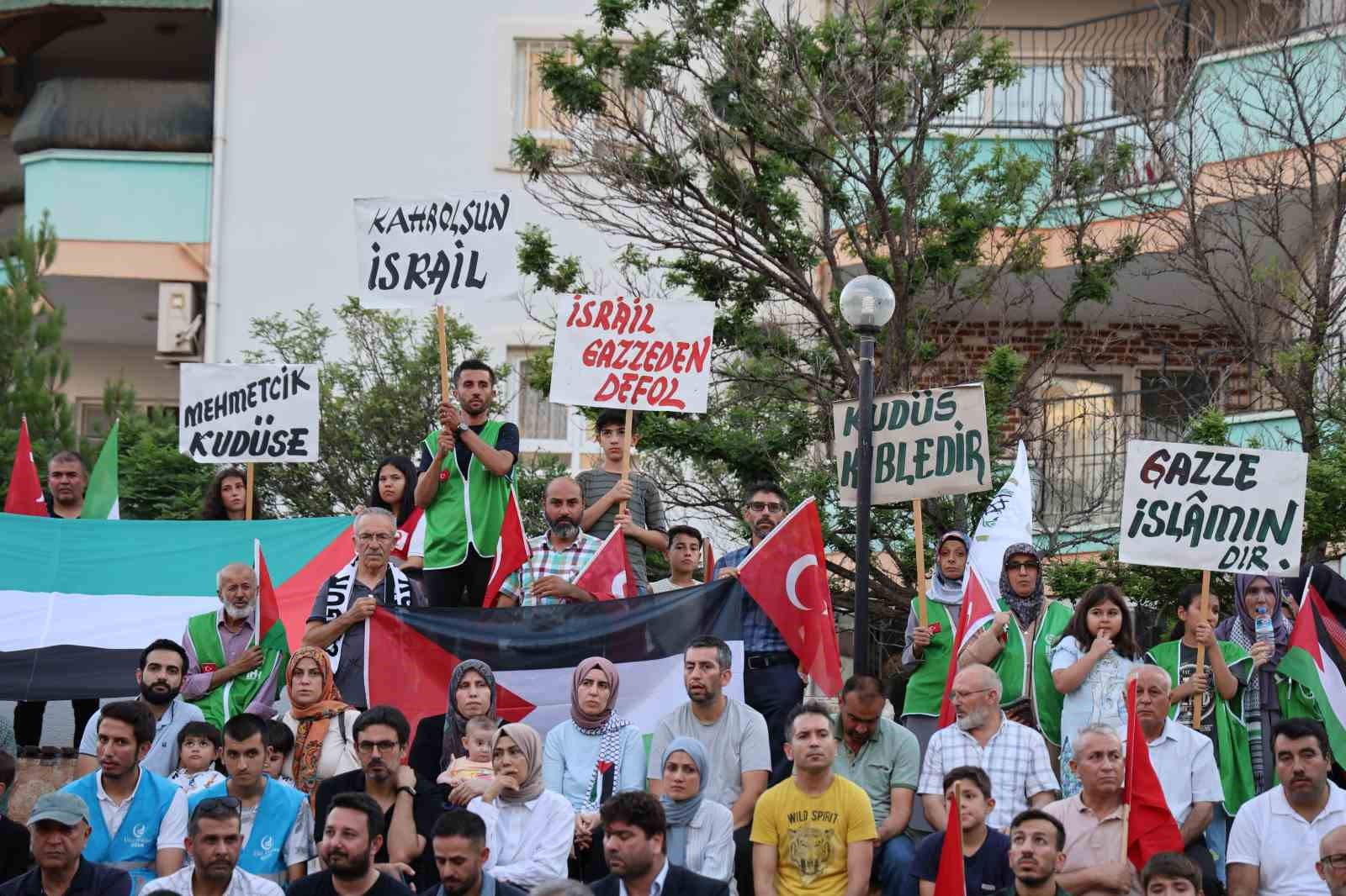 Kozanlılar Filistin ve Doğu Türkistan için tek yürek oldu
