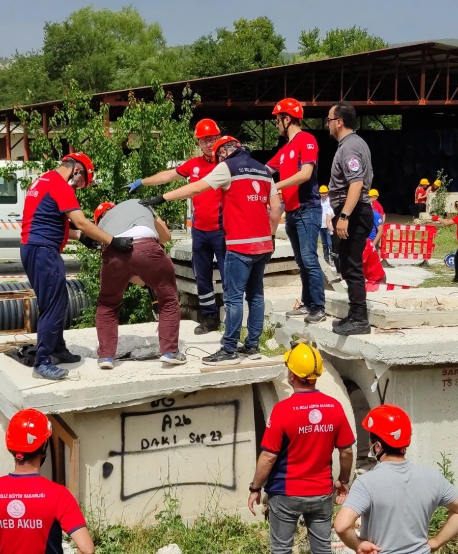 Öğretmenlere ‘Depremde arama kurtarma’ eğitimi verildi
