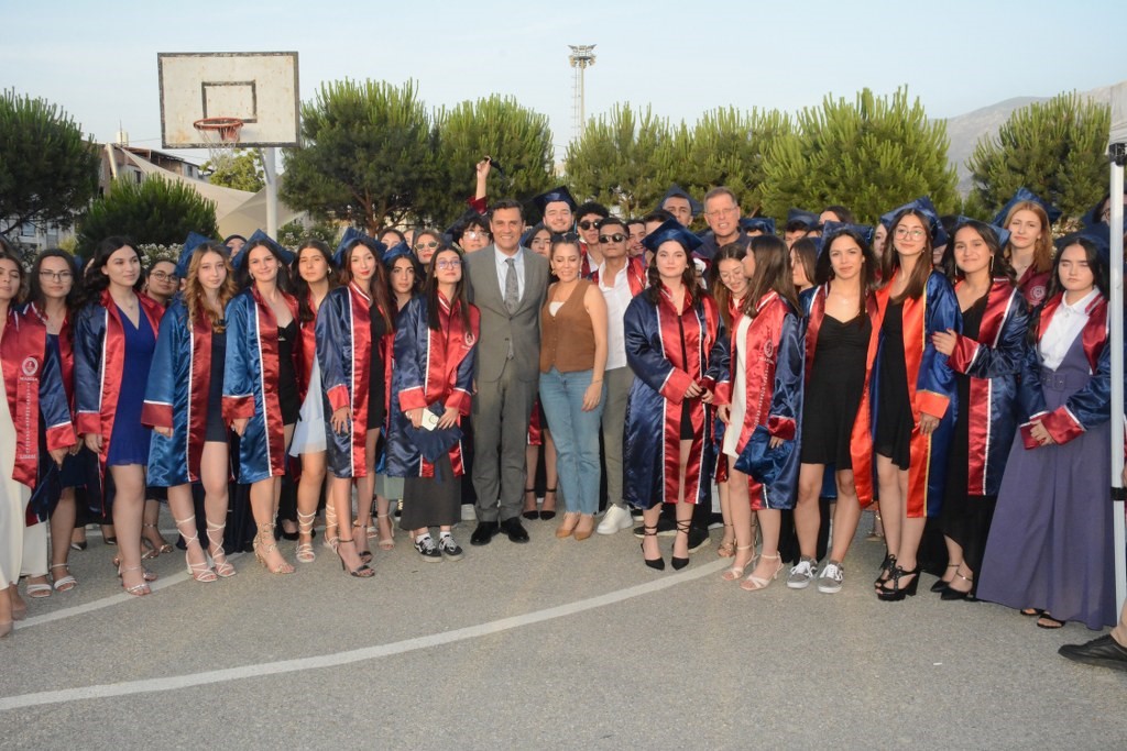 Ticaret Borsası Anadolu Lisesi’nde mezuniyet coşkusu
