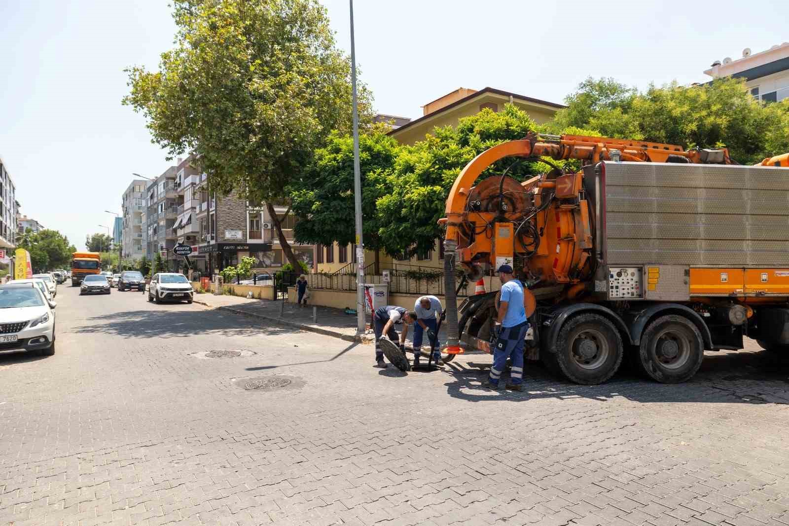 İzmir’in altyapı hatlarında temizlik seferberliği
