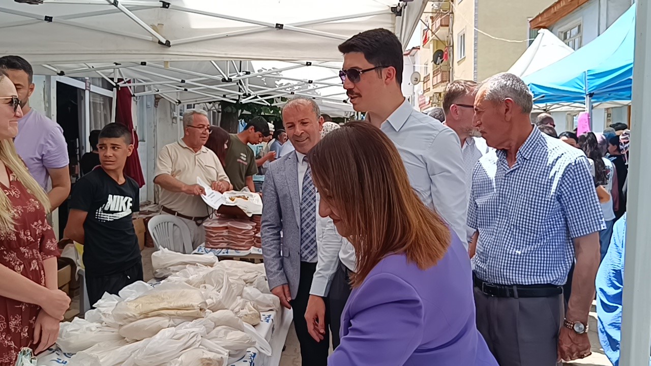 Geliri eğitimde kullanılacak hayır çarşısına yoğun ilgi
