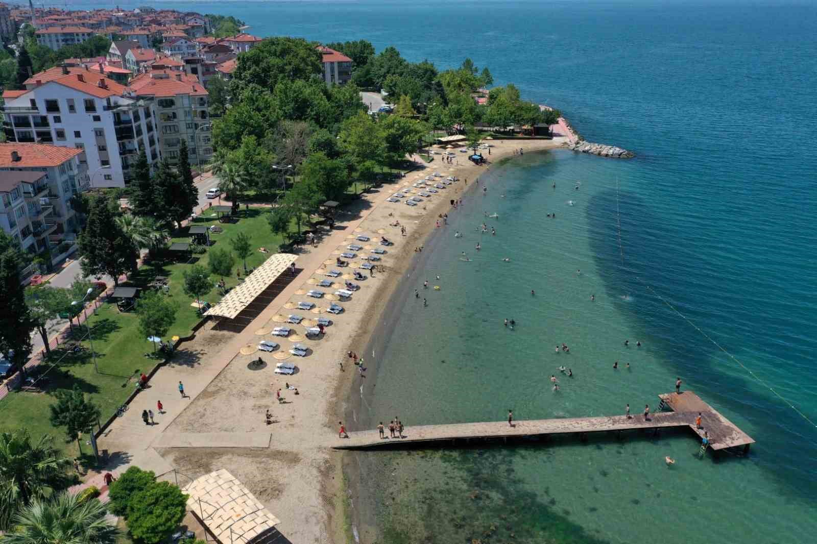 Plajlar yaza hazır, tatilcileri bekliyor
