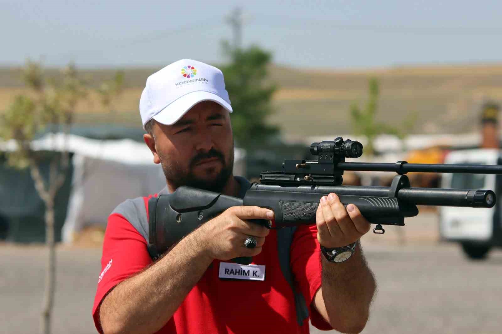 Kaçan kurbanlık hayvanların korkulu rüyası: Kurban timi
