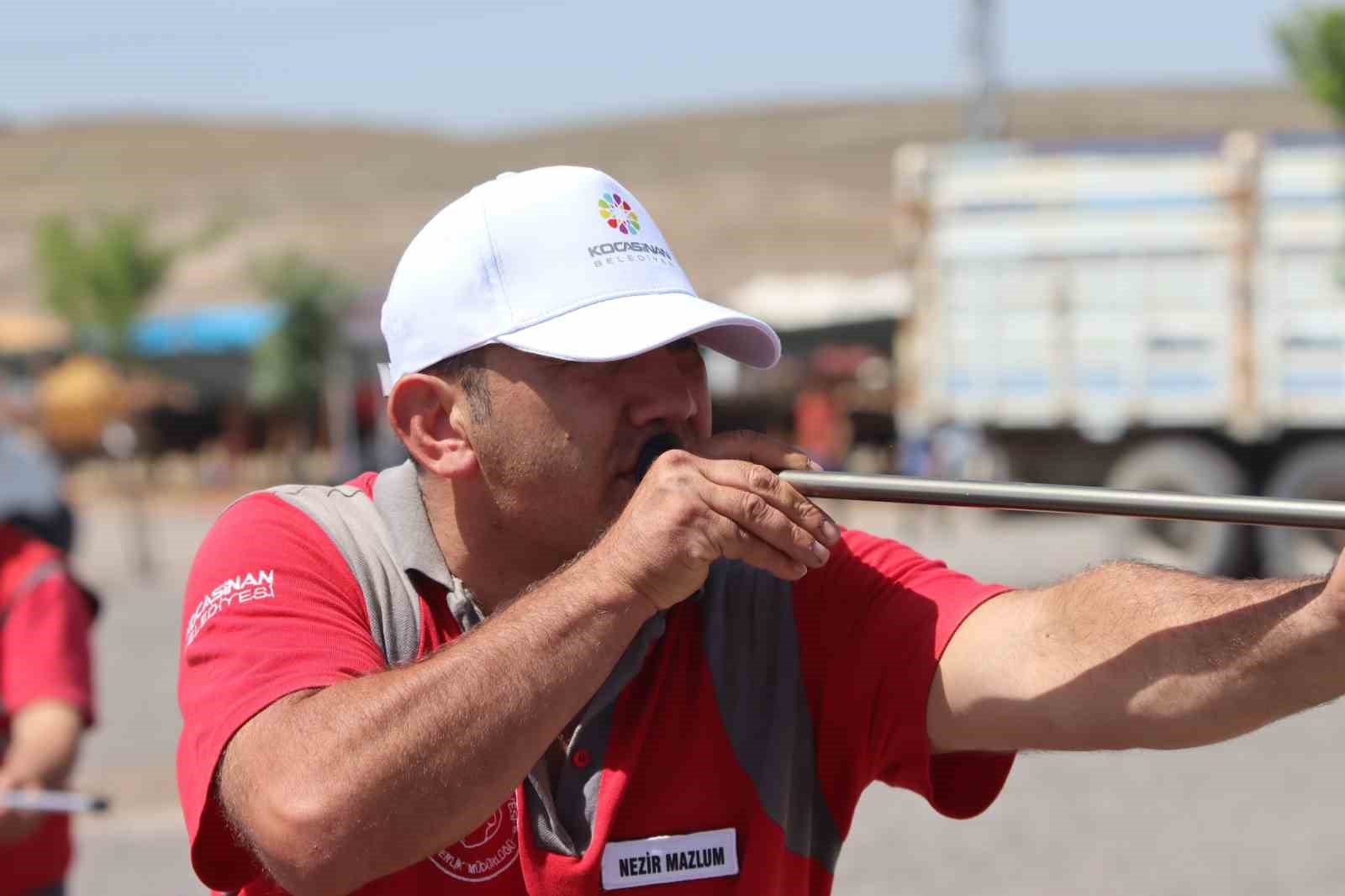 Kaçan kurbanlık hayvanların korkulu rüyası: Kurban timi
