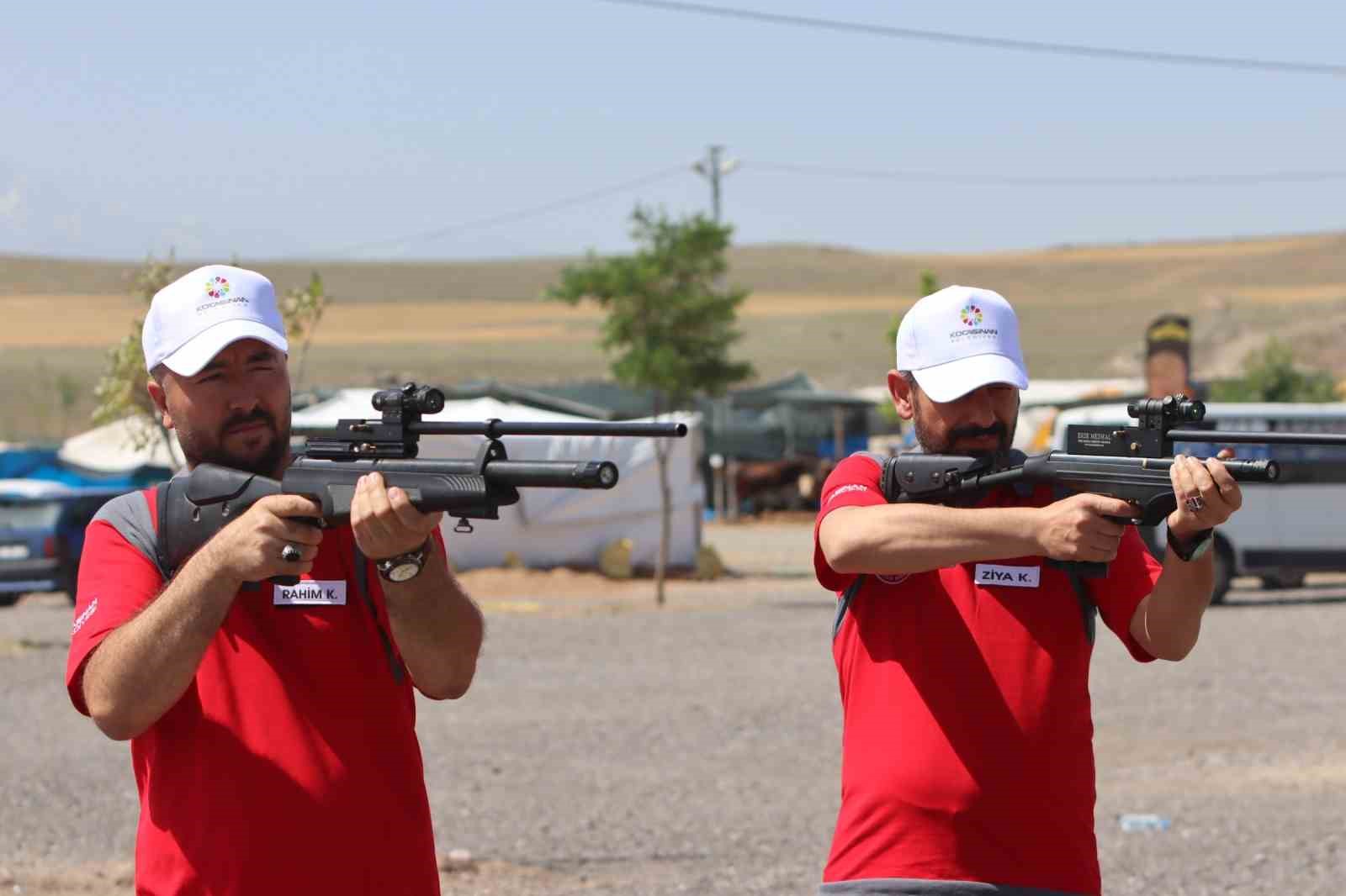 Kaçan kurbanlık hayvanların korkulu rüyası: Kurban timi
