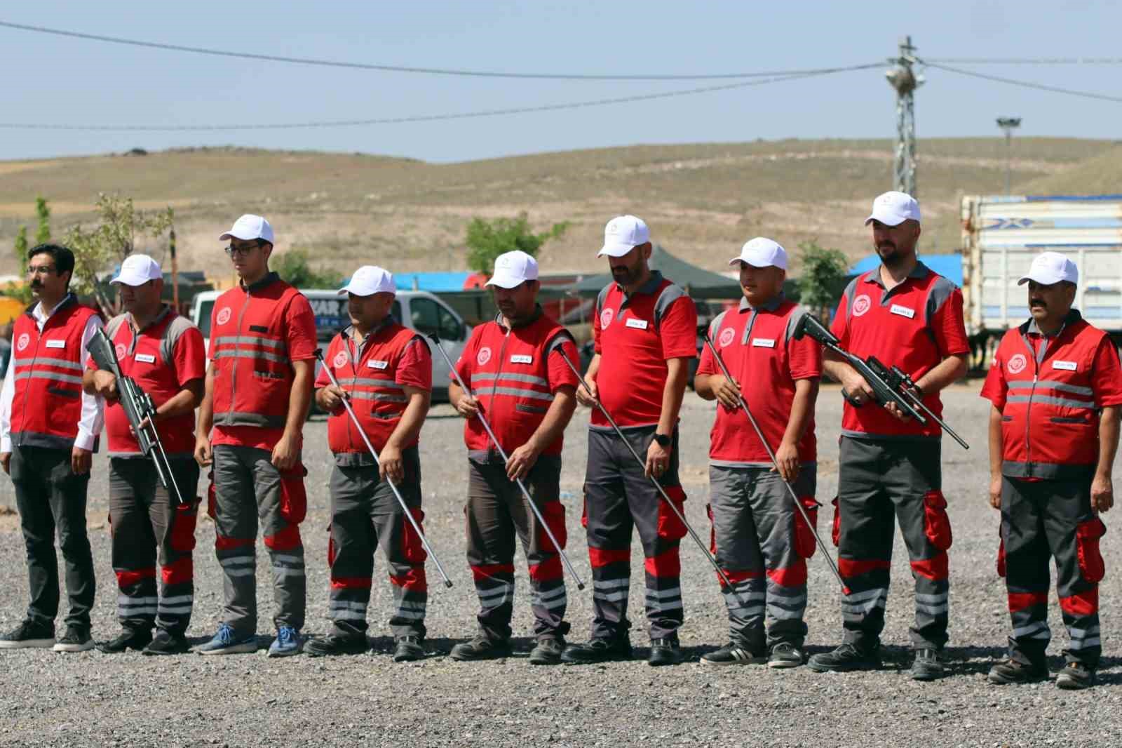 Kaçan kurbanlık hayvanların korkulu rüyası: Kurban timi
