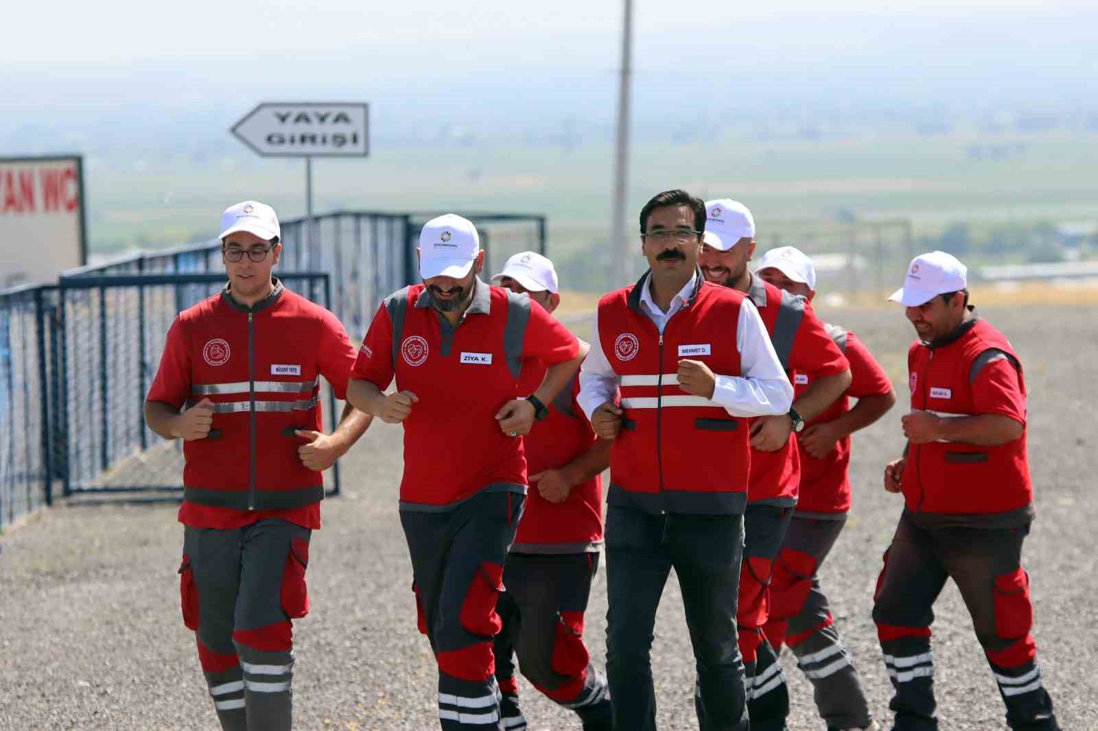 Kaçan kurbanlık hayvanların korkulu rüyası: Kurban timi
