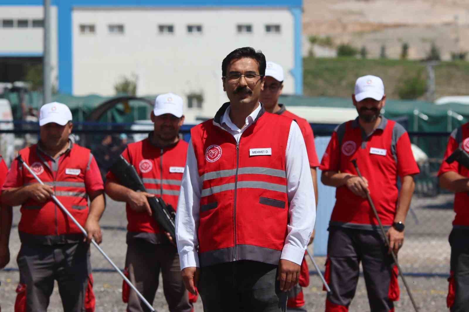 Kaçan kurbanlık hayvanların korkulu rüyası: Kurban timi
