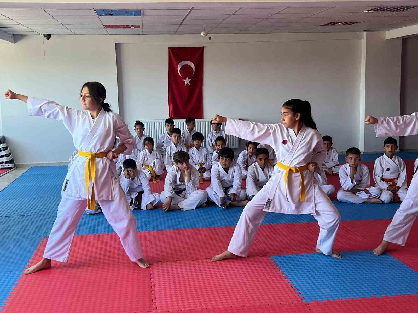 Afyonkarahisar’da Karate Kuşak sınavı tamamlandı
