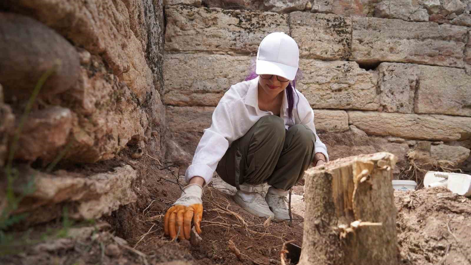 Gönüllü arkeologlar Ankara tarihinin izlerini sürüyor
