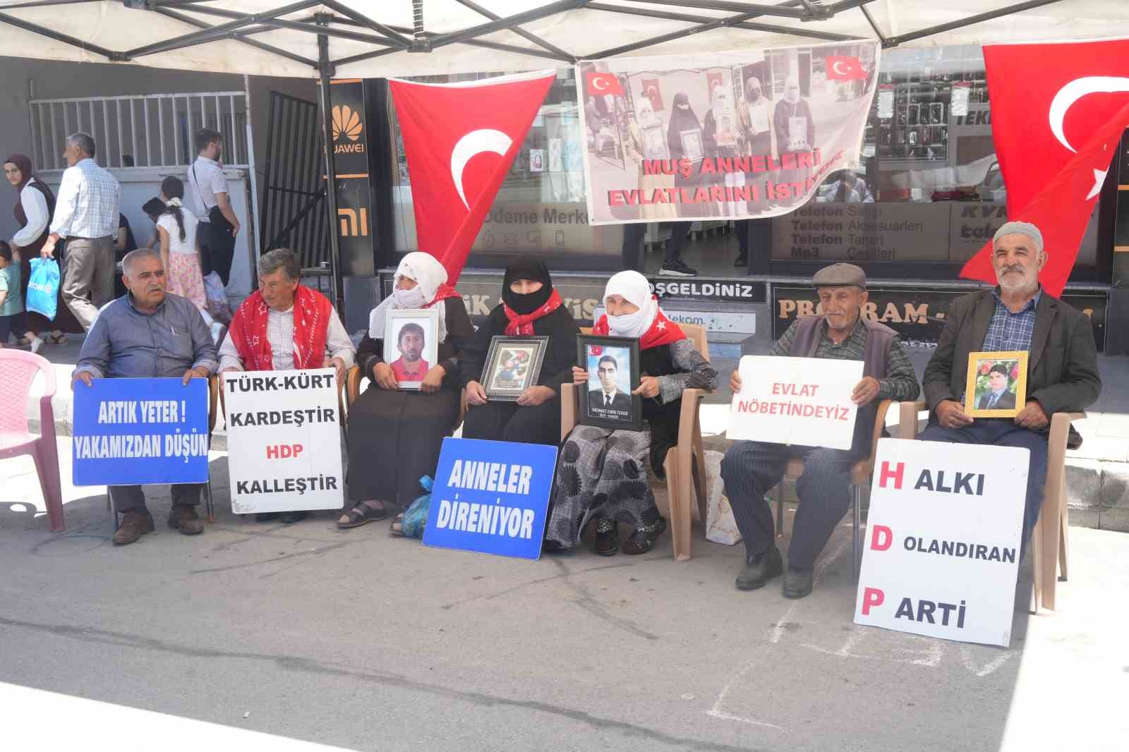 Kurban Bayramı’nı buruk karşılayan aileler eylemini sürdürüyor
