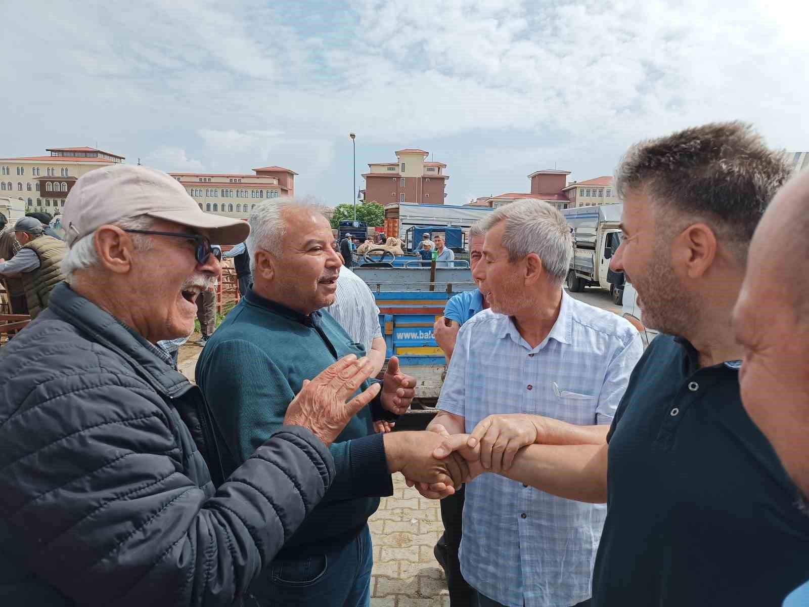 Afyonkarahisar’da küçükbaş kurbanlıklar müşterilerini bekliyor
