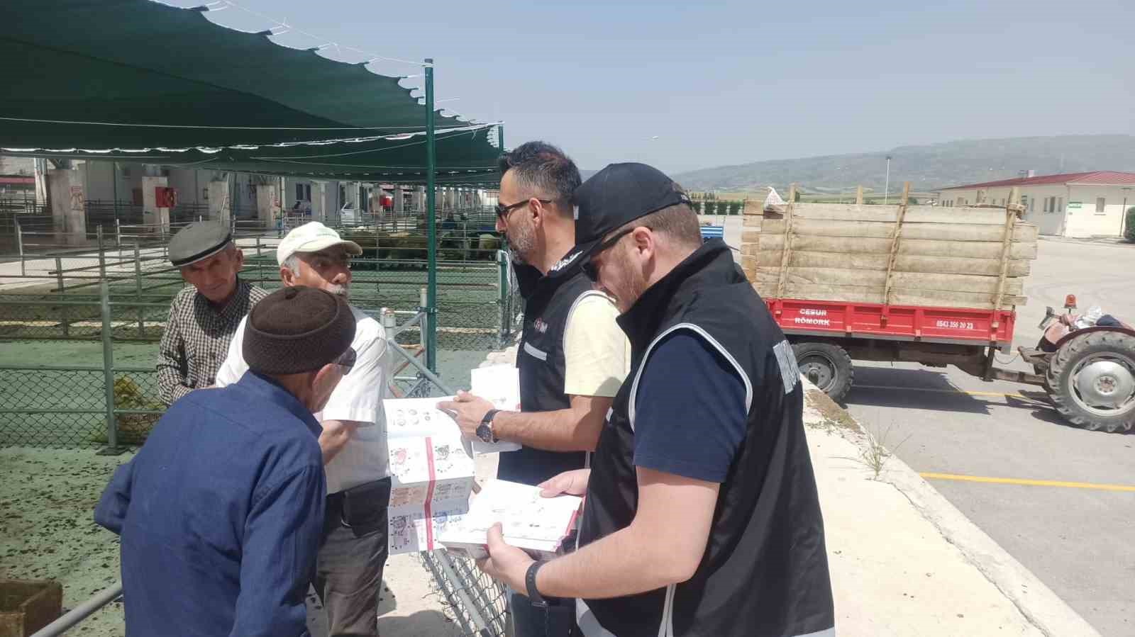 Polis ekiplerinden hayvan pazarında uygulamalı sahte para uyarısı
