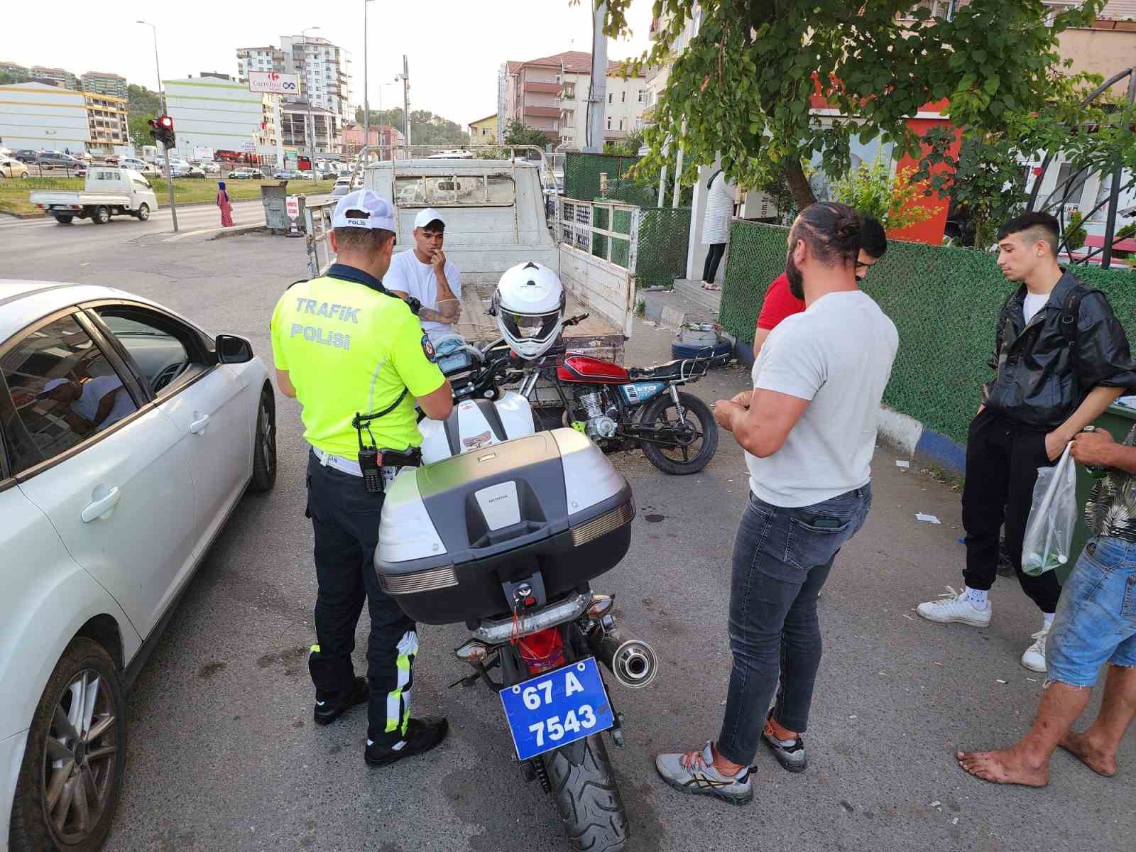 Şüpheli motosiklet trafik polislerinin dikkatini Çekti
