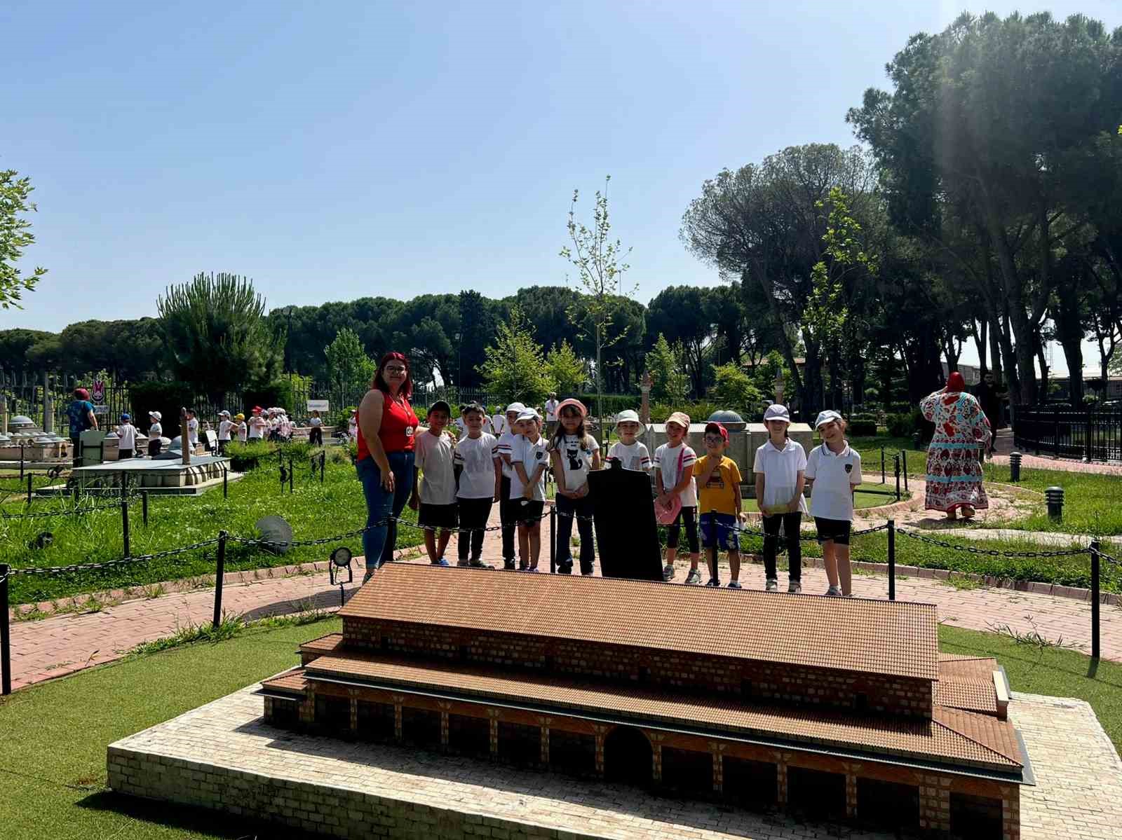 Şehzadelerpark öğrencilerin ilgi odağı oldu
