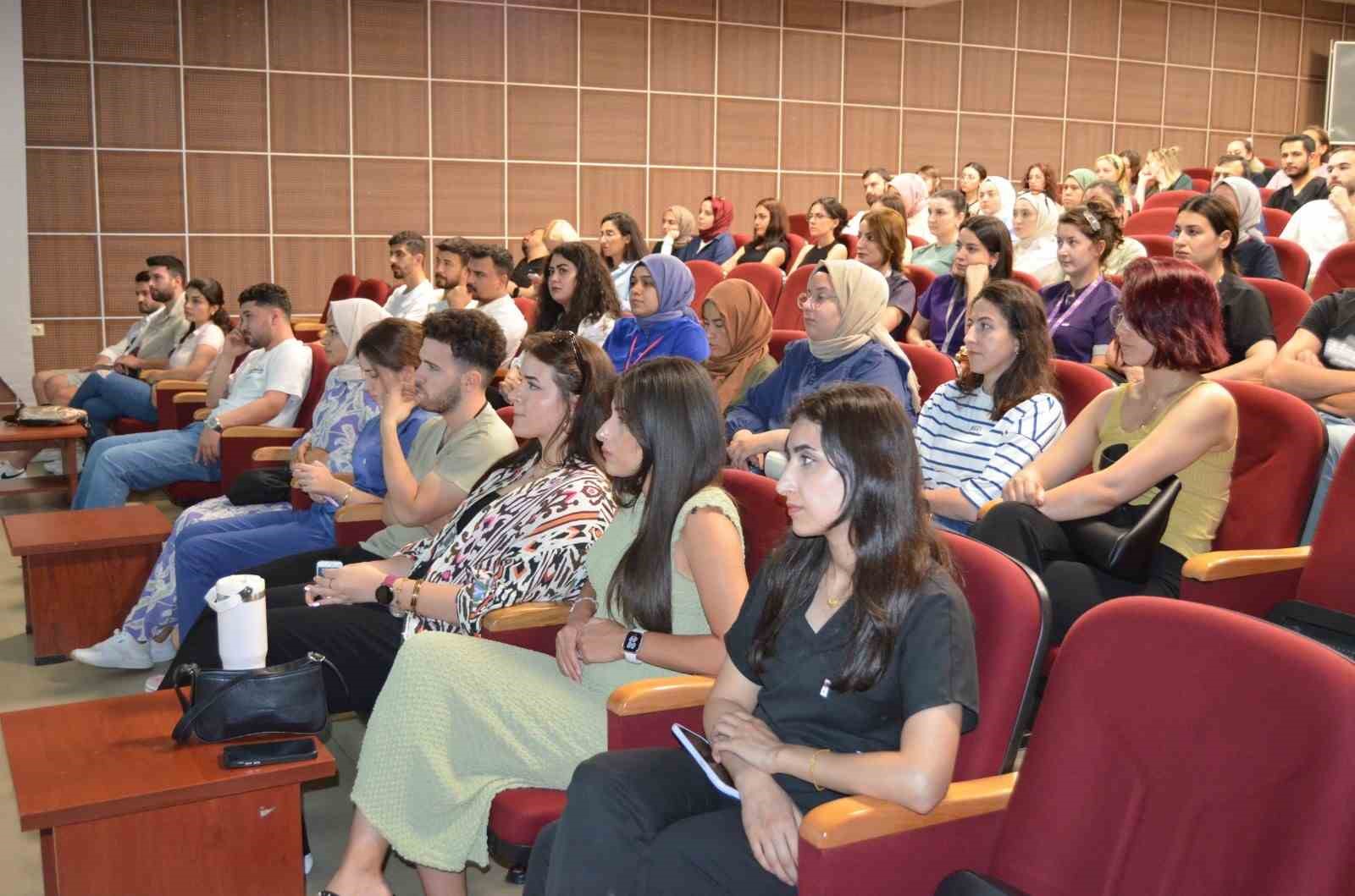 ALKÜ Hastanesinde göreve yeni başlayan hemşirelere ’Genel Uyum Eğitimi’ verildi
