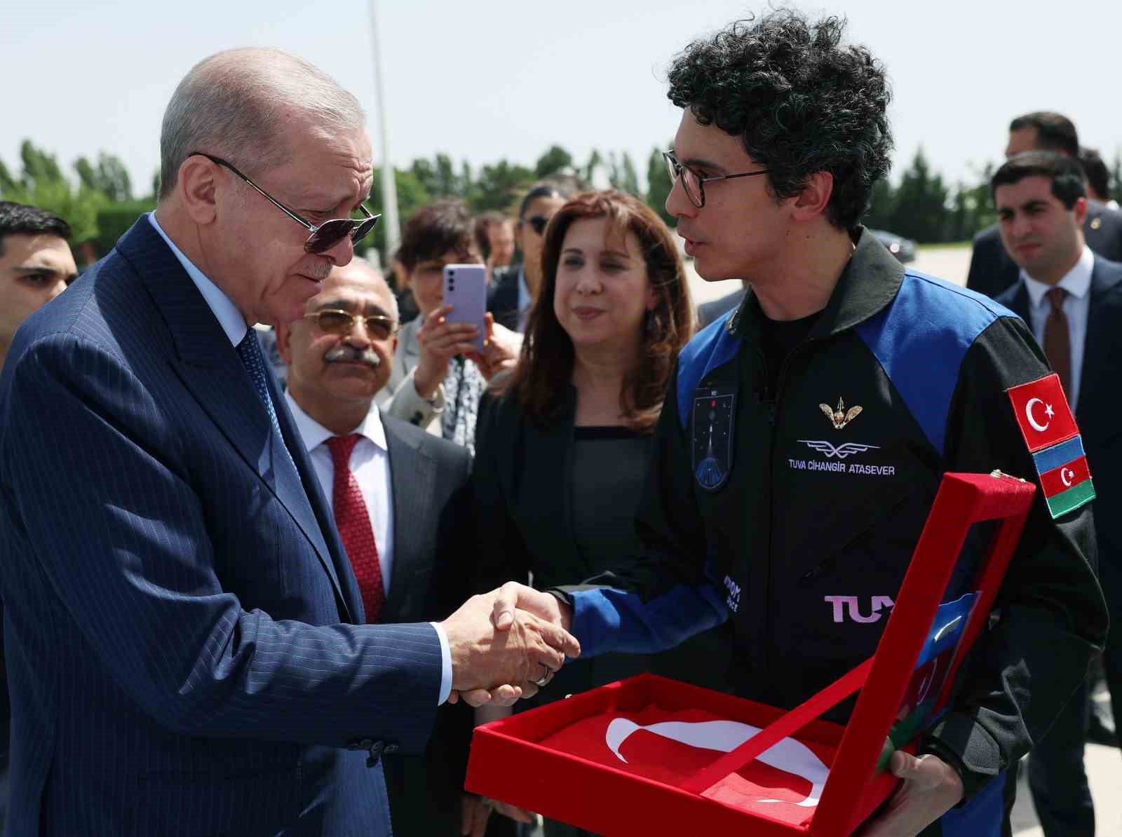 Cumhurbaşkanı Erdoğan, Türkiye’nin ikinci astronotu Atasever’i kabul etti
