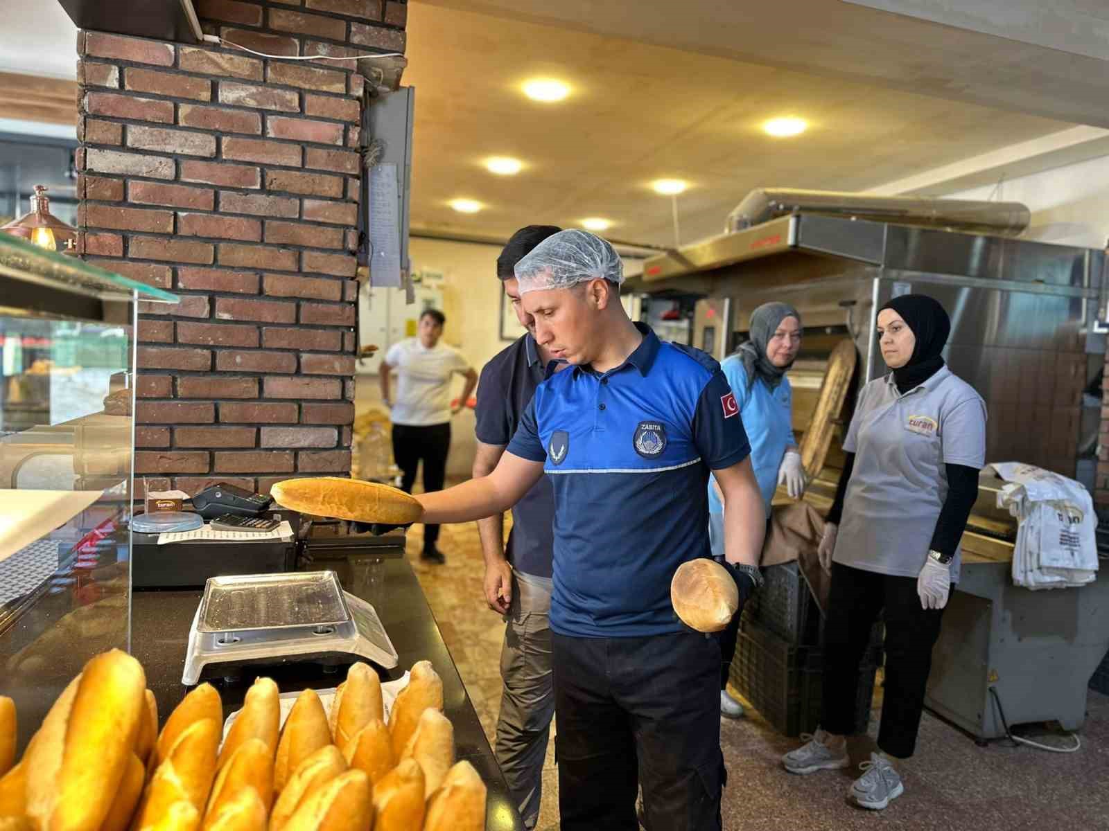 Bozüyük’te zabıta ekiplerinden ekmeklere gramaj kontrolü
