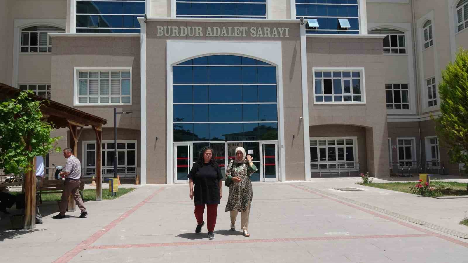 Burdur’da yaşlı adamı öldürüp karısını yaralayan zanlının yargılandığı davada karar çıkmadı
