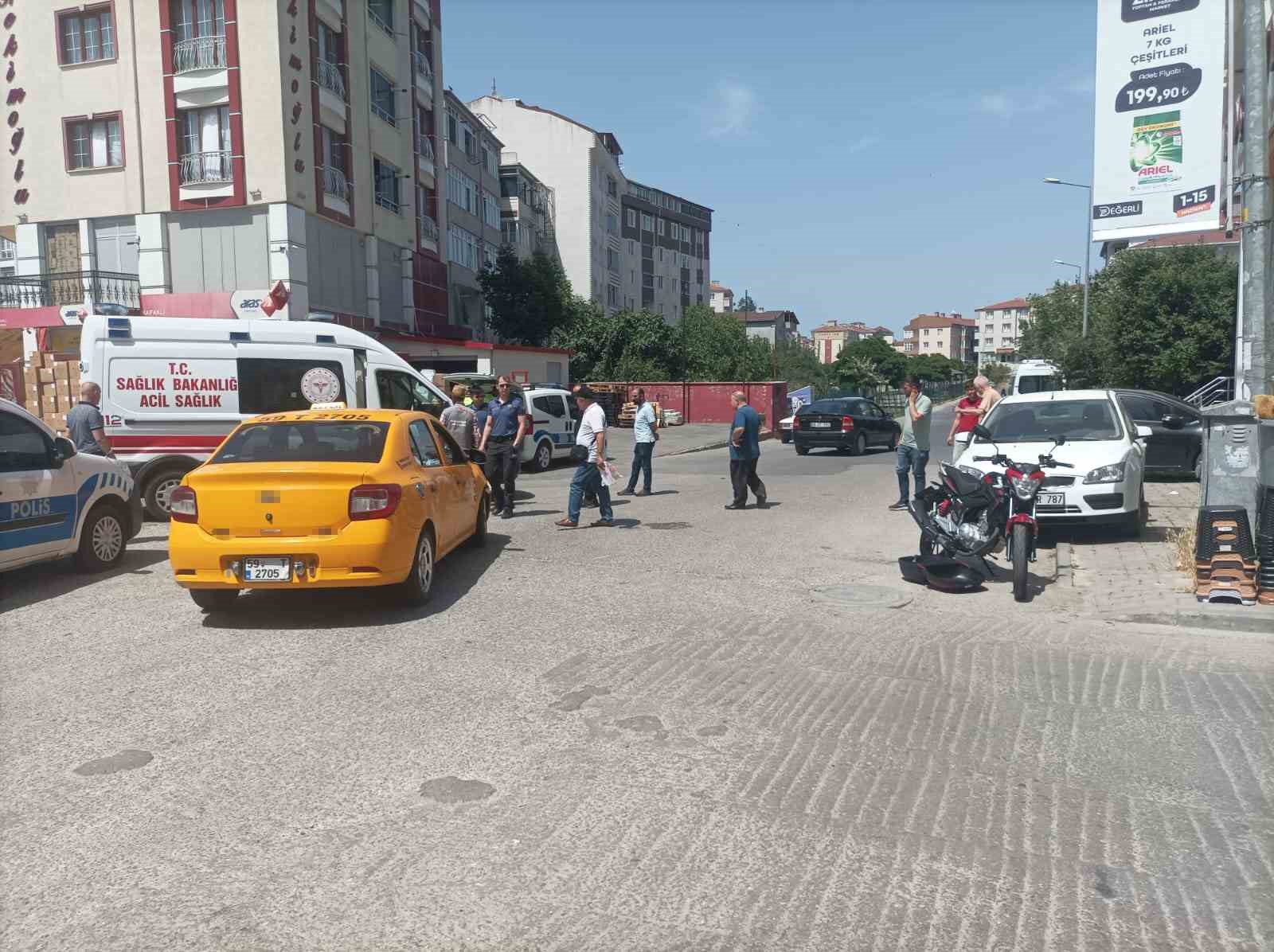 Kapaklı’da ticari taksi motosikletle çarpıştı: 1 yaralı
