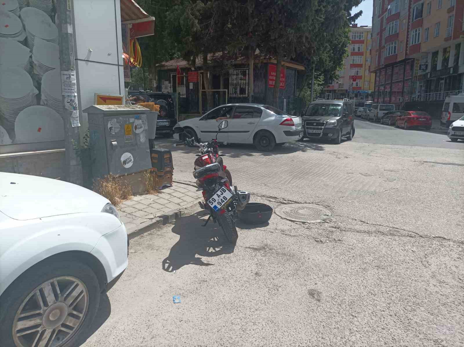 Kapaklı’da ticari taksi motosikletle çarpıştı: 1 yaralı
