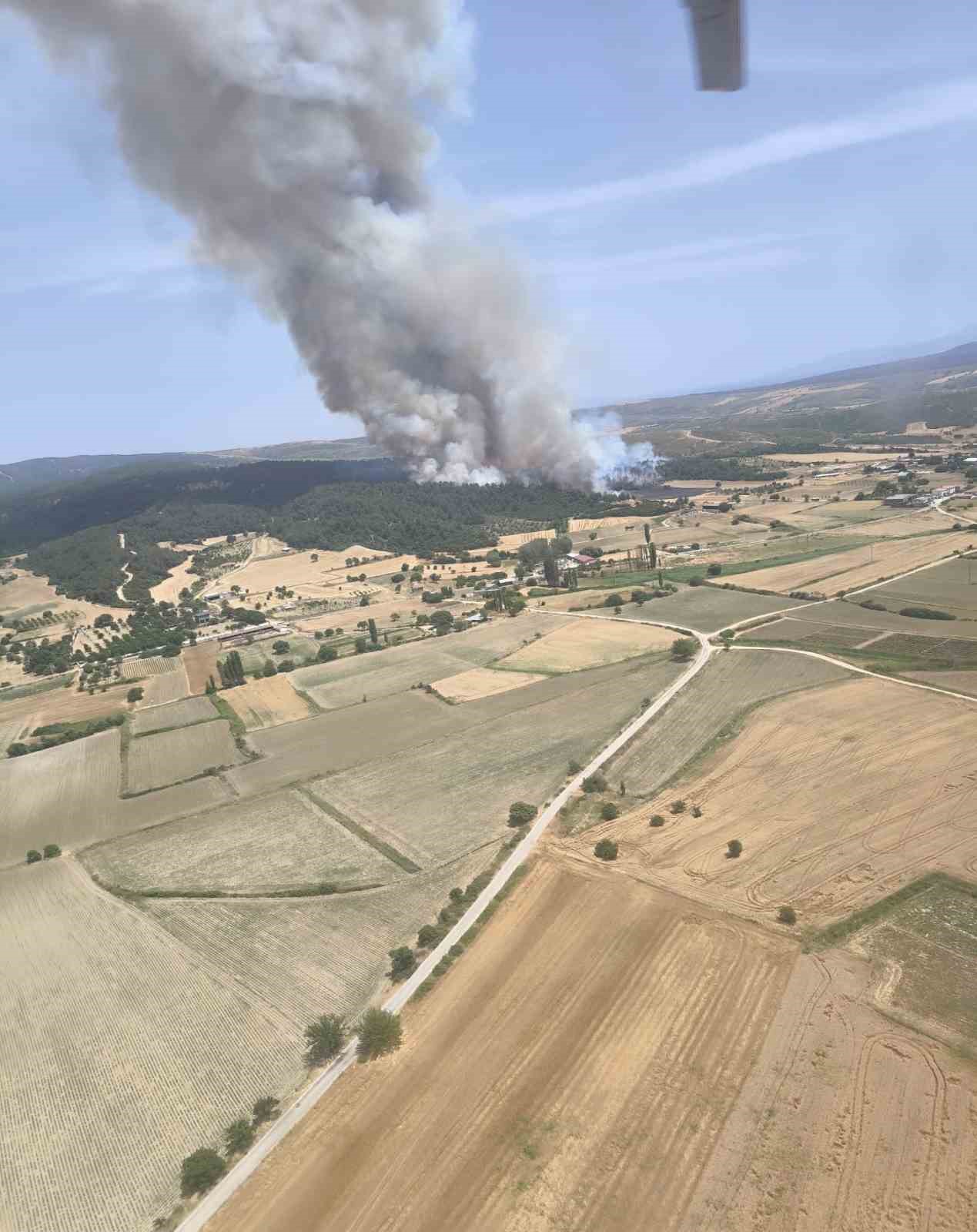 Çanakkale’de orman yangınına 9 uçak ve 5 helikopterle müdahale ediliyor
