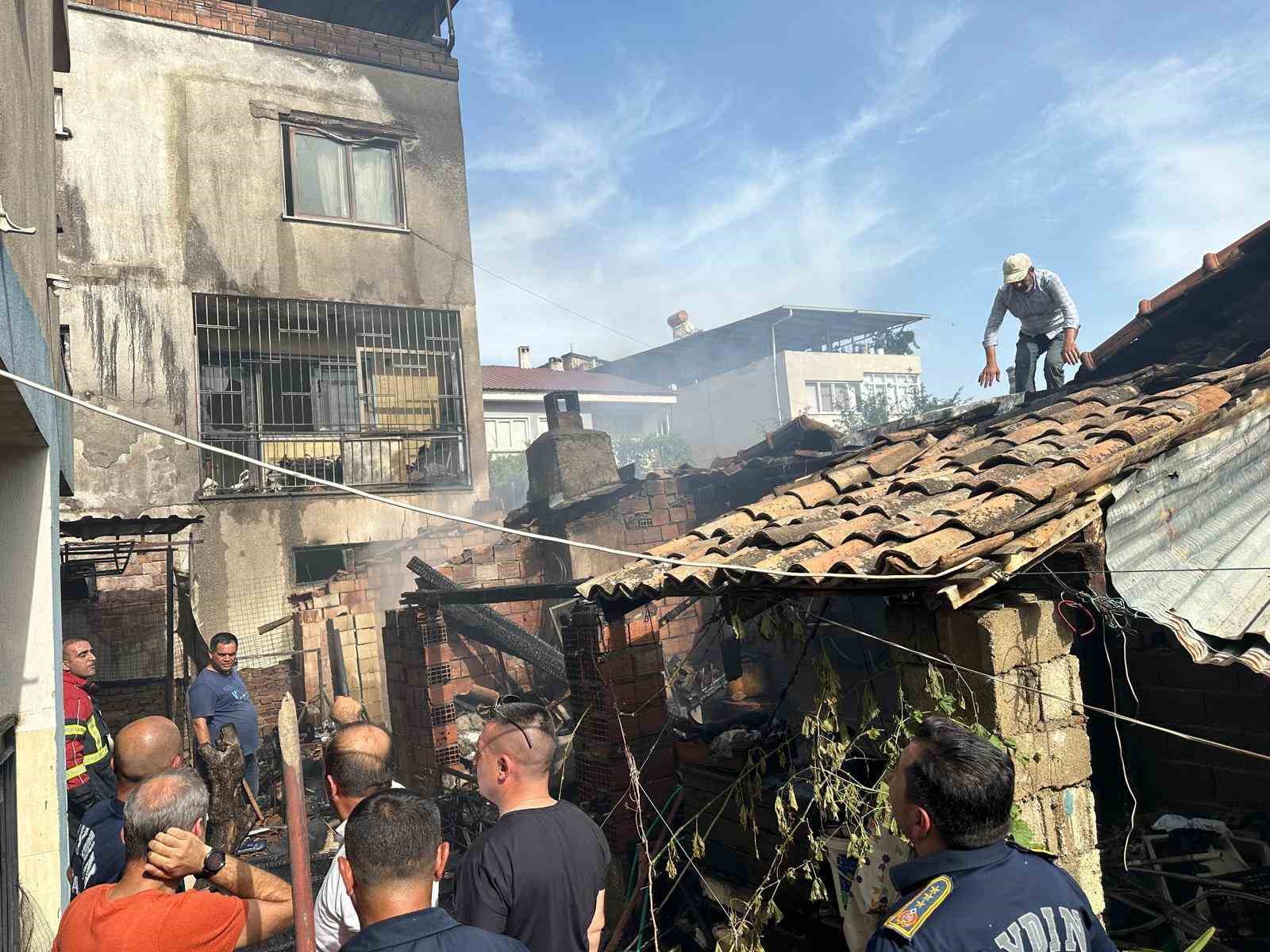 Aydın’da itfaiye ekipleri yangından yangına koştu
