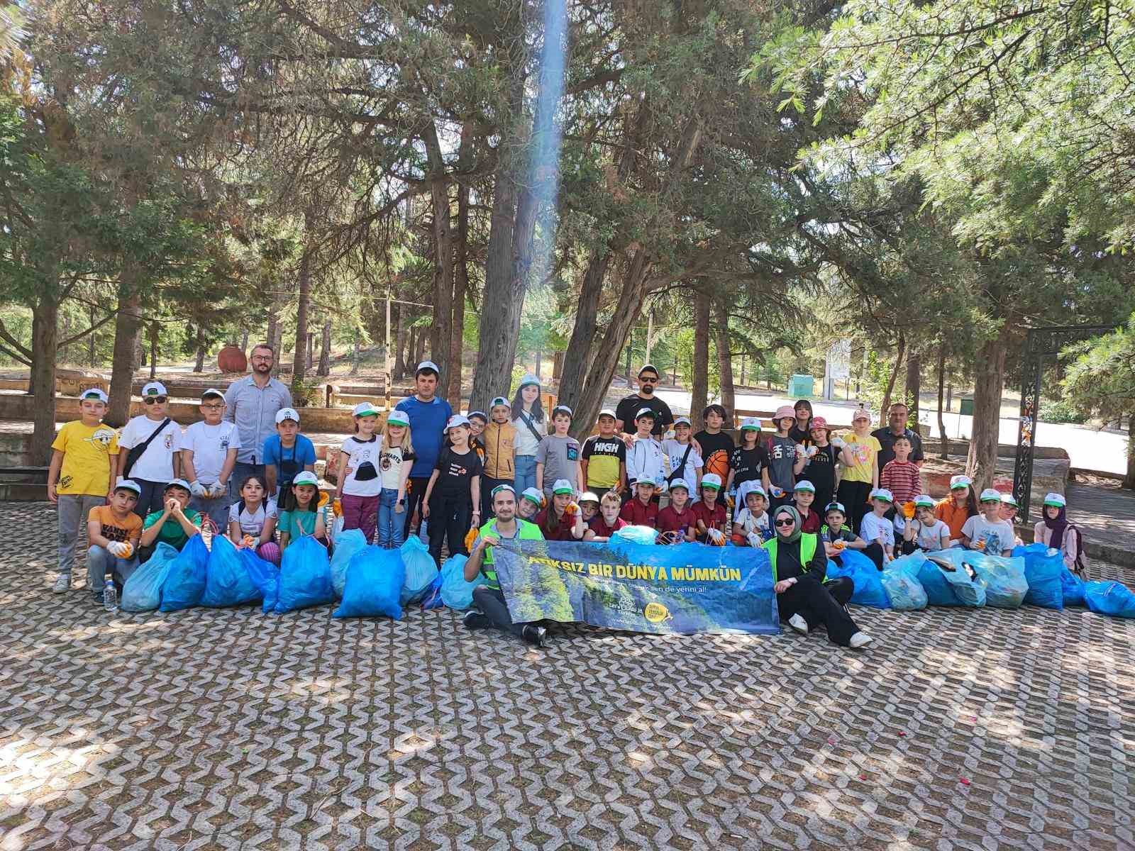 Tavşanlı Şabandede Orman Parkında katı atık toplama etkinliği
