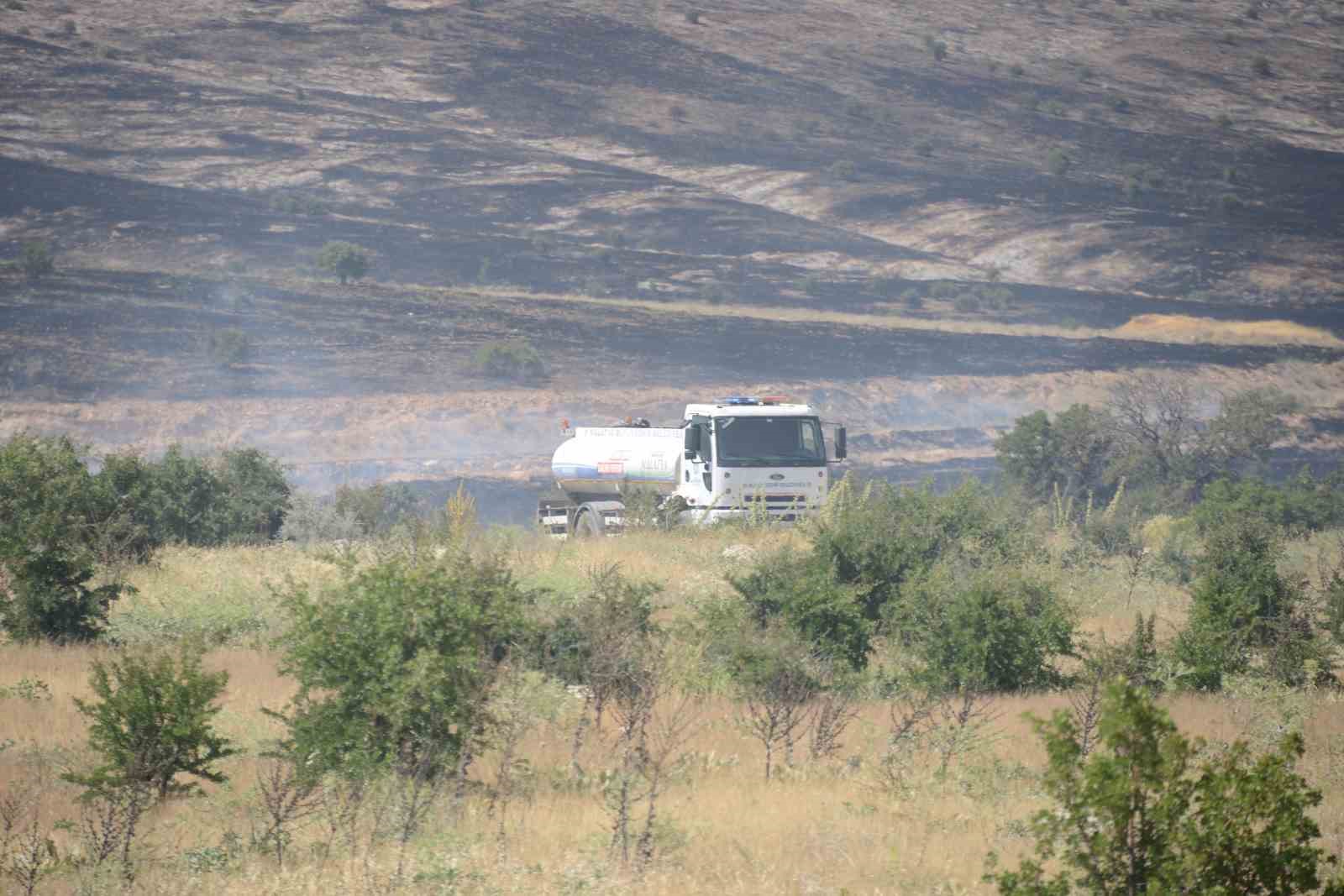 Malatya’da korkutan örtü yangını
