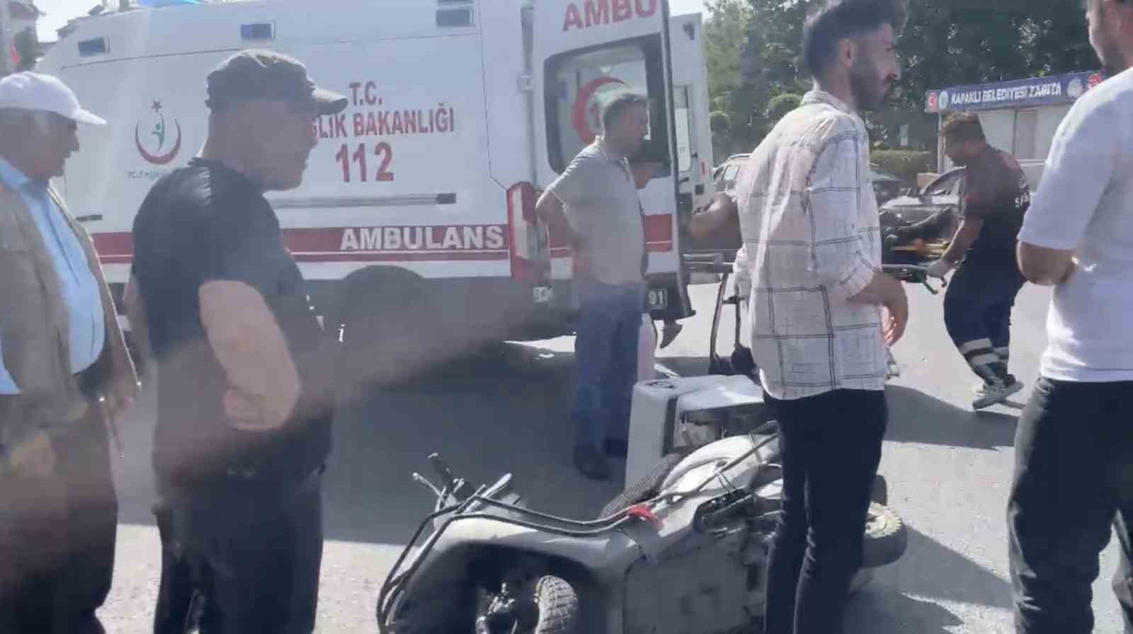 Kapaklı’da otomobil ile çarpışan motosikletli kurye yaralandı
