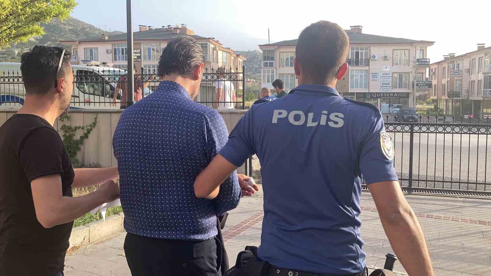 Burdur’daki diyaliz olayında hastane yapımında ve proje kısmında görevli 2 mühendis tutuklandı
