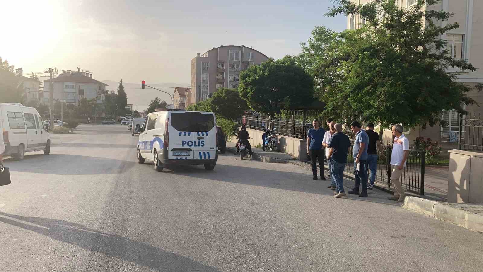 Burdur’daki diyaliz olayında hastane yapımında ve proje kısmında görevli 2 mühendis tutuklandı
