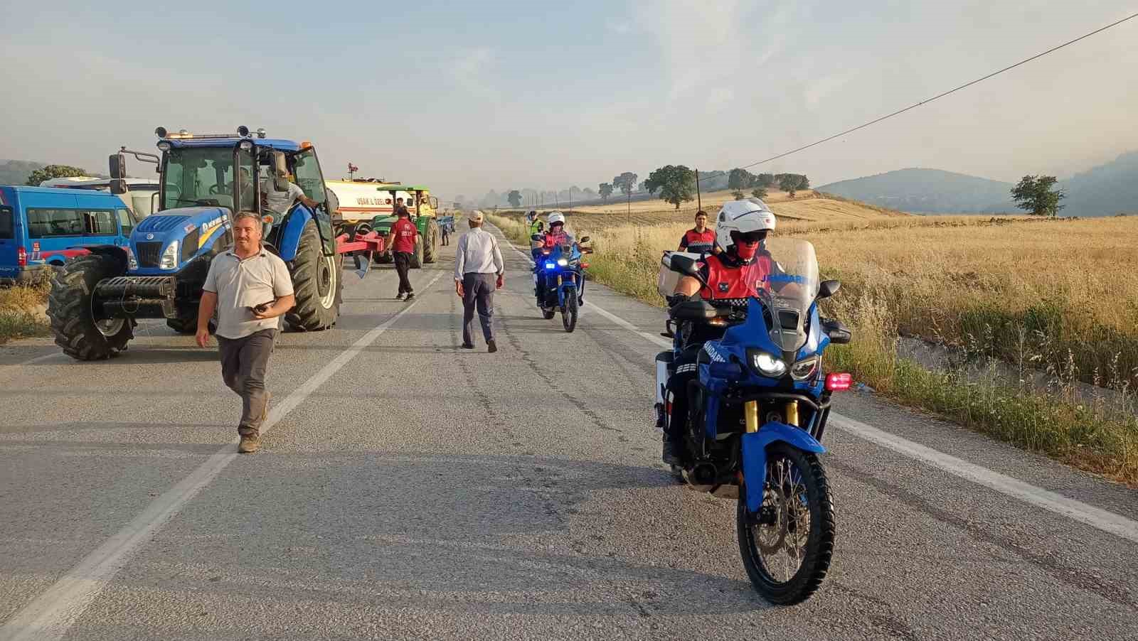 Uşak’ta tarım arazisinde başlayan yangın ormanlık alana sıçradı
