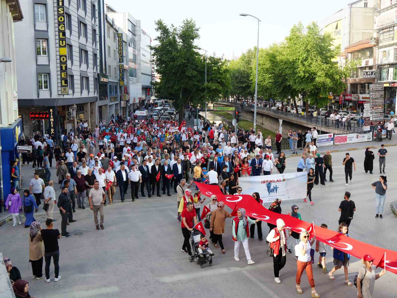 Kurtuluş Savaşı ruhunu 95 kilometrelik yolu yürüyerek yaşadılar
