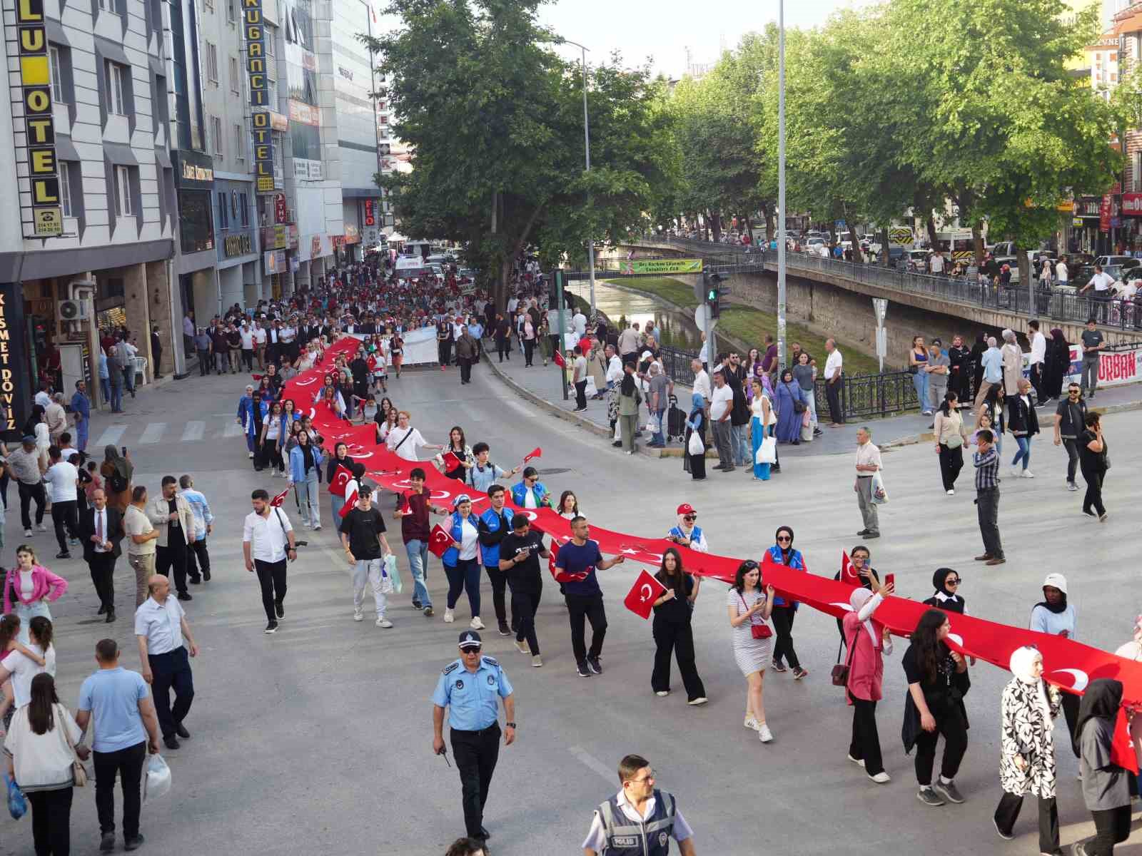 Kurtuluş Savaşı ruhunu 95 kilometrelik yolu yürüyerek yaşadılar
