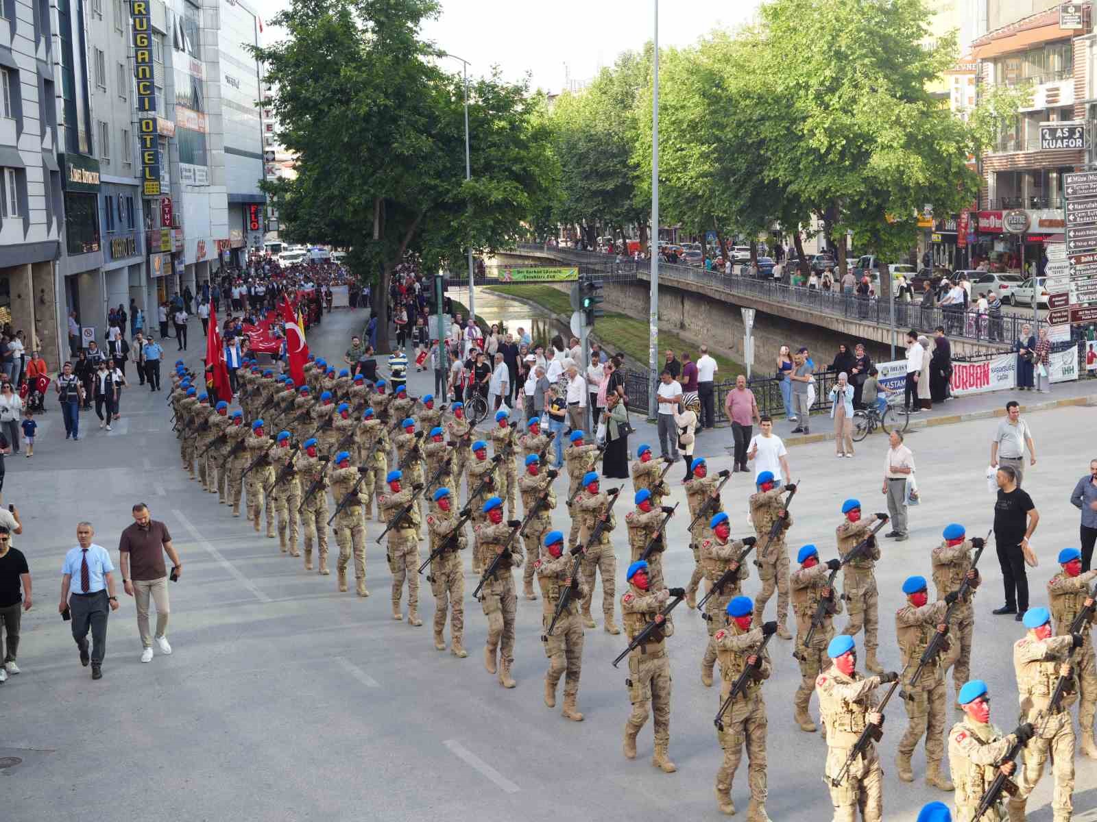 Kurtuluş Savaşı ruhunu 95 kilometrelik yolu yürüyerek yaşadılar
