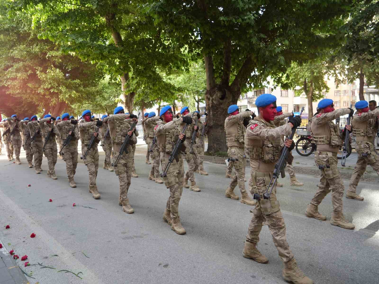 Kurtuluş Savaşı ruhunu 95 kilometrelik yolu yürüyerek yaşadılar
