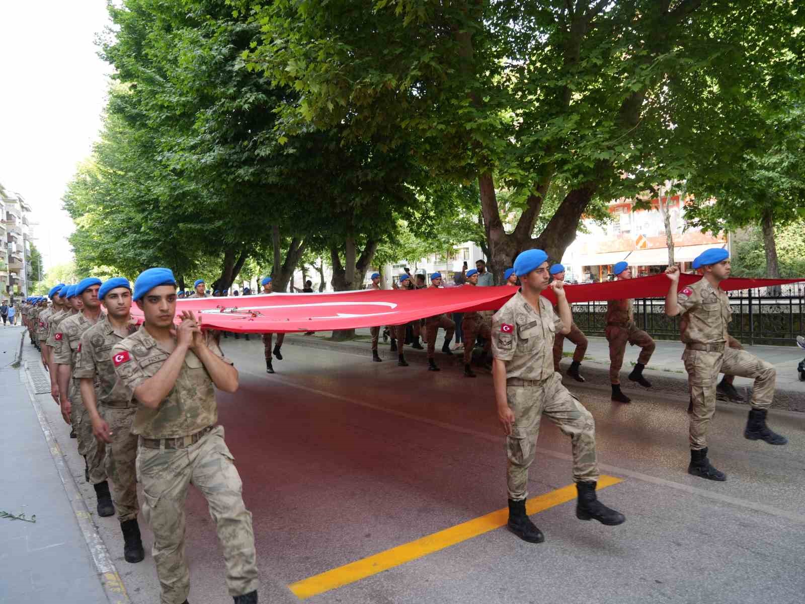 Kurtuluş Savaşı ruhunu 95 kilometrelik yolu yürüyerek yaşadılar
