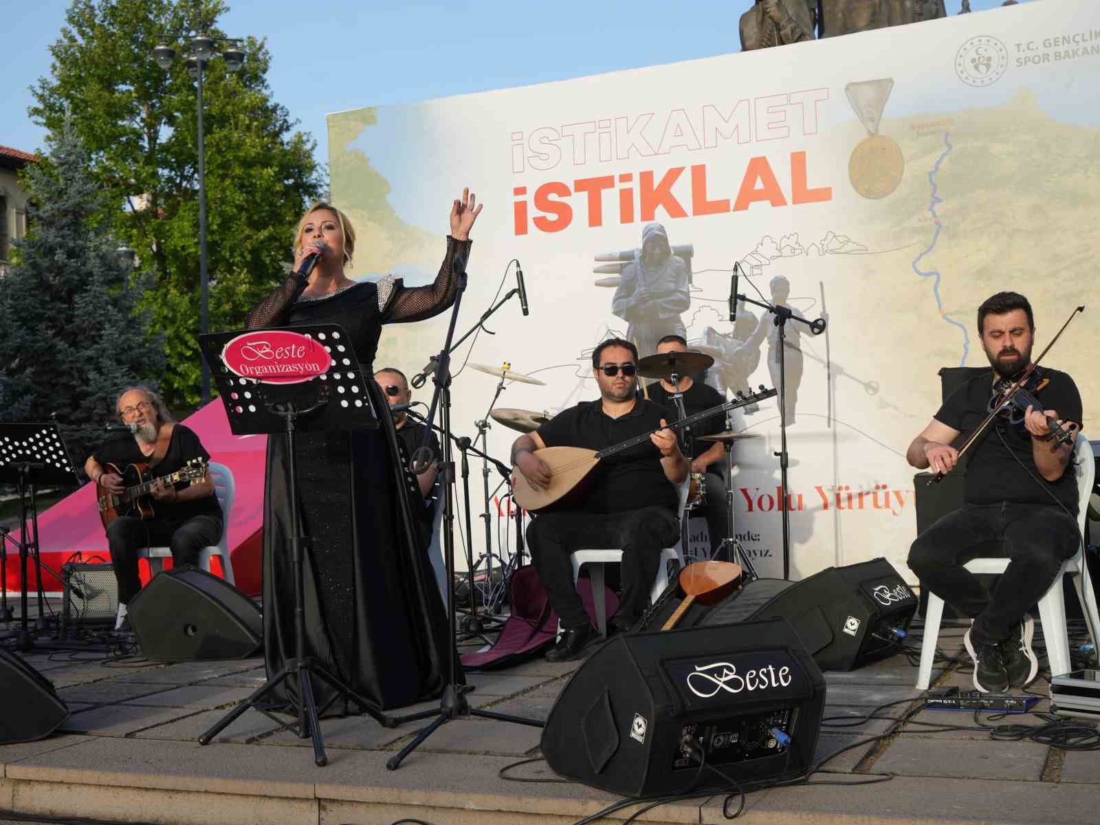 Kurtuluş Savaşı ruhunu 95 kilometrelik yolu yürüyerek yaşadılar
