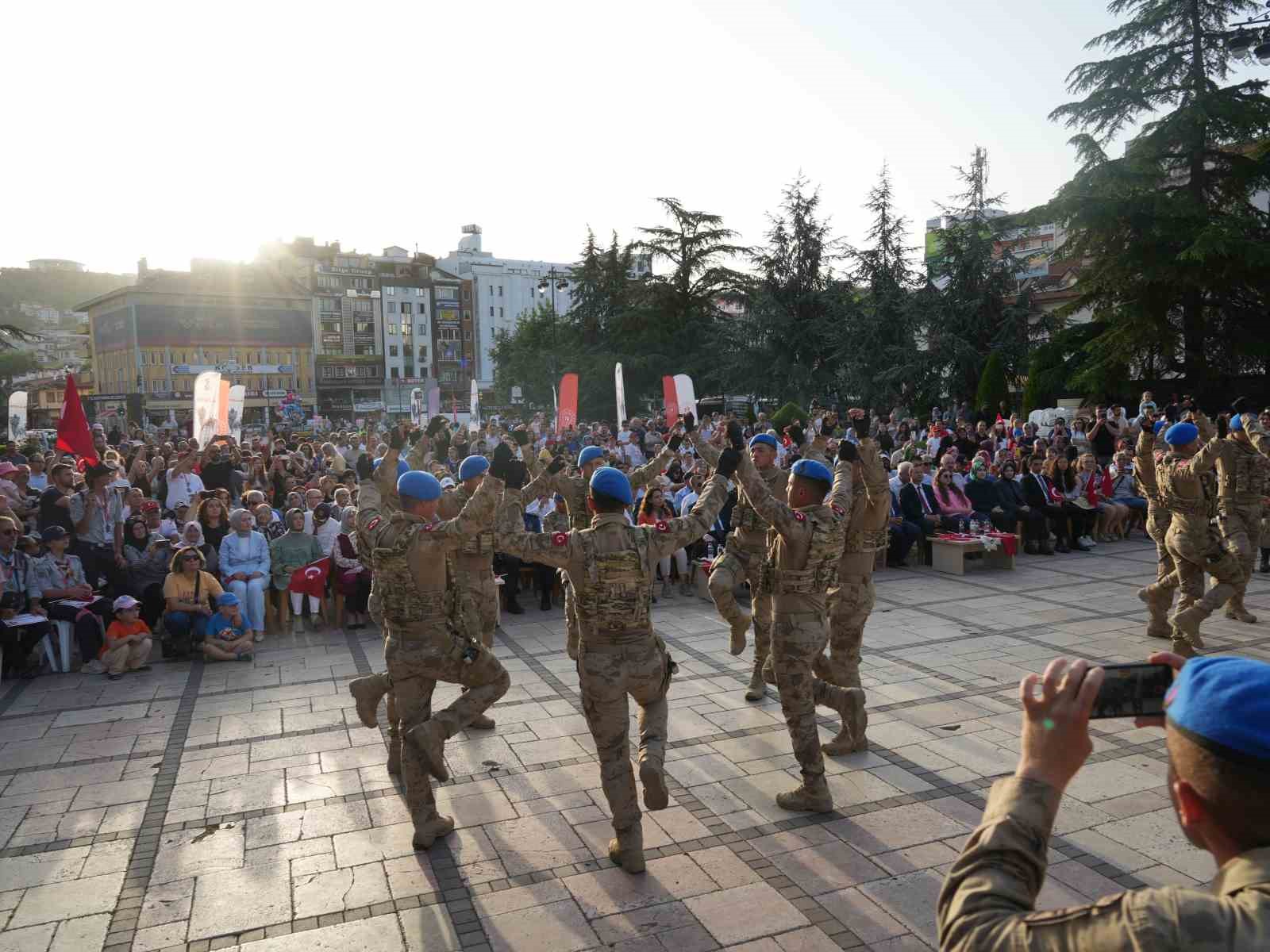 Kurtuluş Savaşı ruhunu 95 kilometrelik yolu yürüyerek yaşadılar
