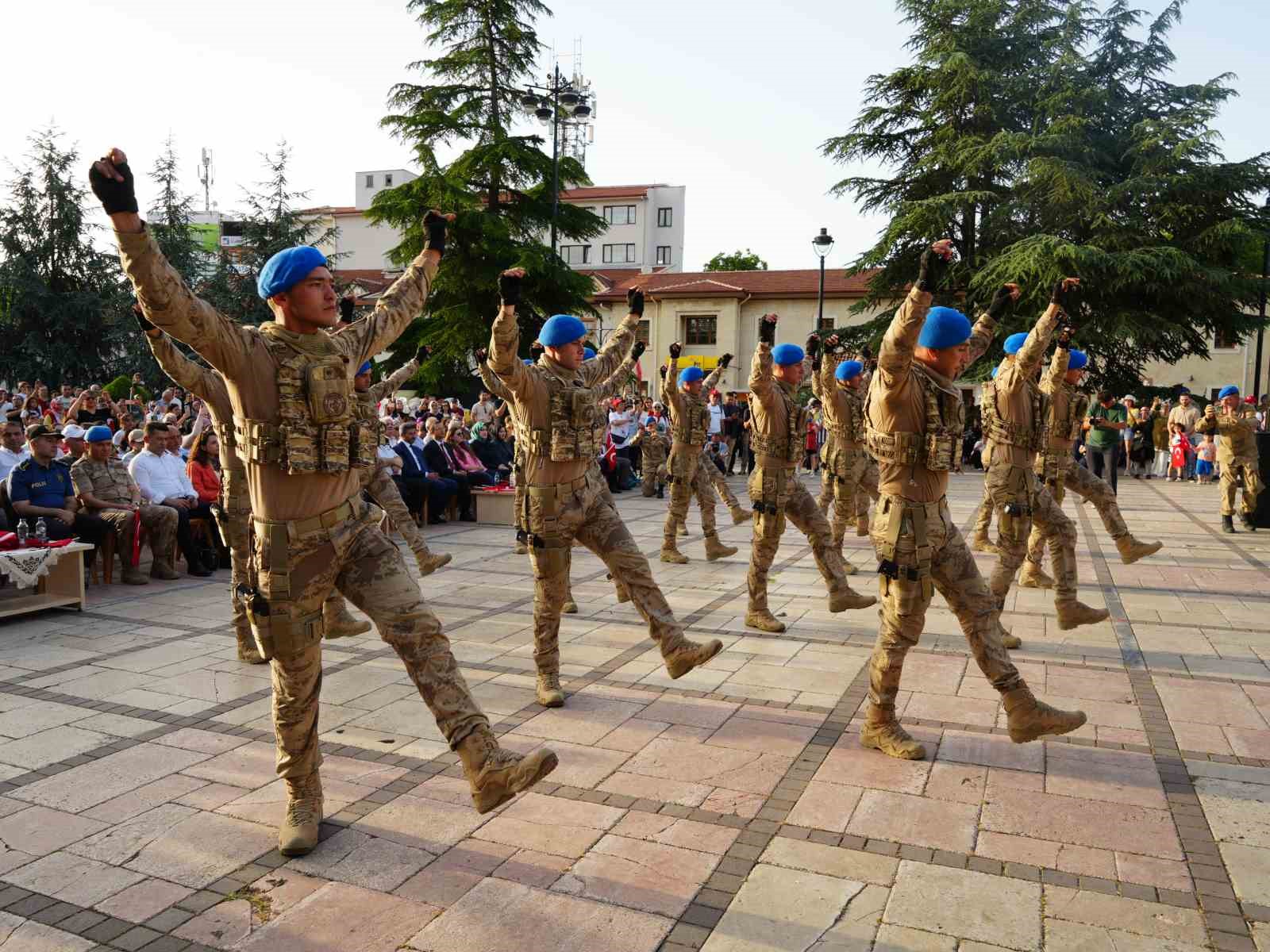 Kurtuluş Savaşı ruhunu 95 kilometrelik yolu yürüyerek yaşadılar
