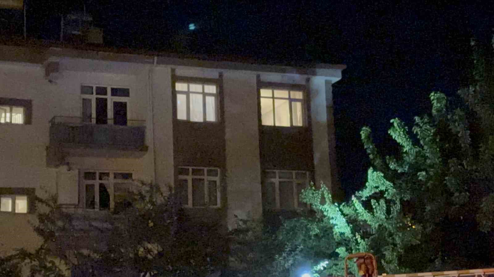 Elazığ’da evini yakmaya çalışan şahıs polis tarafından ikna edildi
