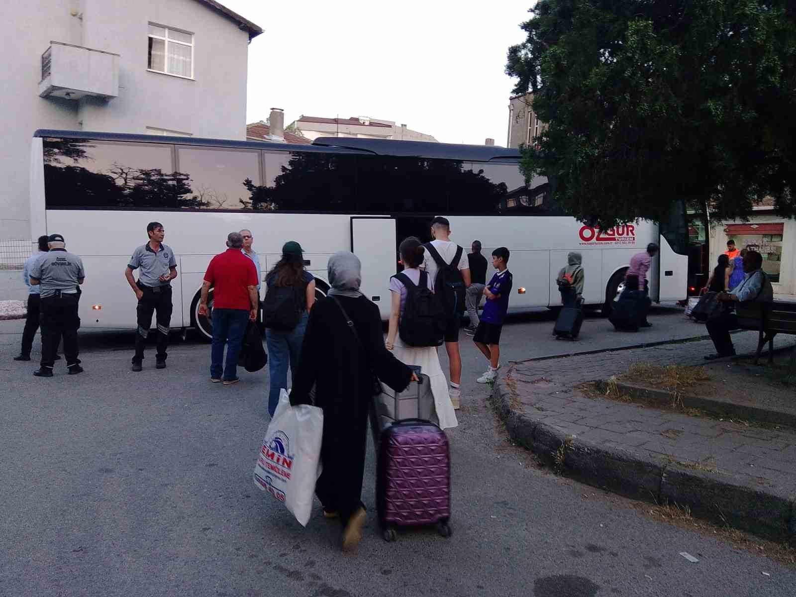 Halkalı-Edirne treni durdu, yüzlerce yolcu istasyonda kaldı
