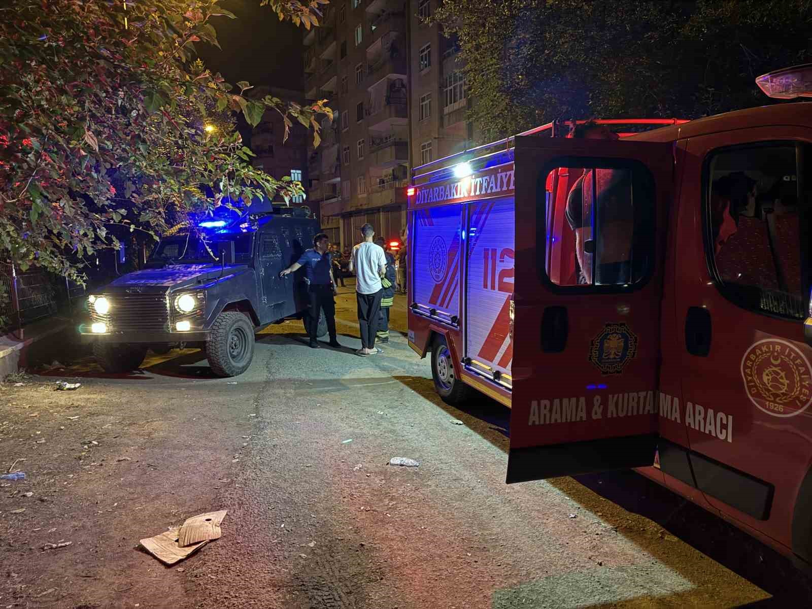 Diyarbakır’da metruk yapının tavanı çöktü
