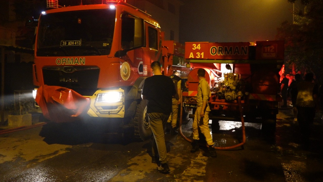 Kırklareli’deki yangın kontrol altına alındı: 2 kişi dumandan etkilendi, 1 itfaiye eri yaralandı
