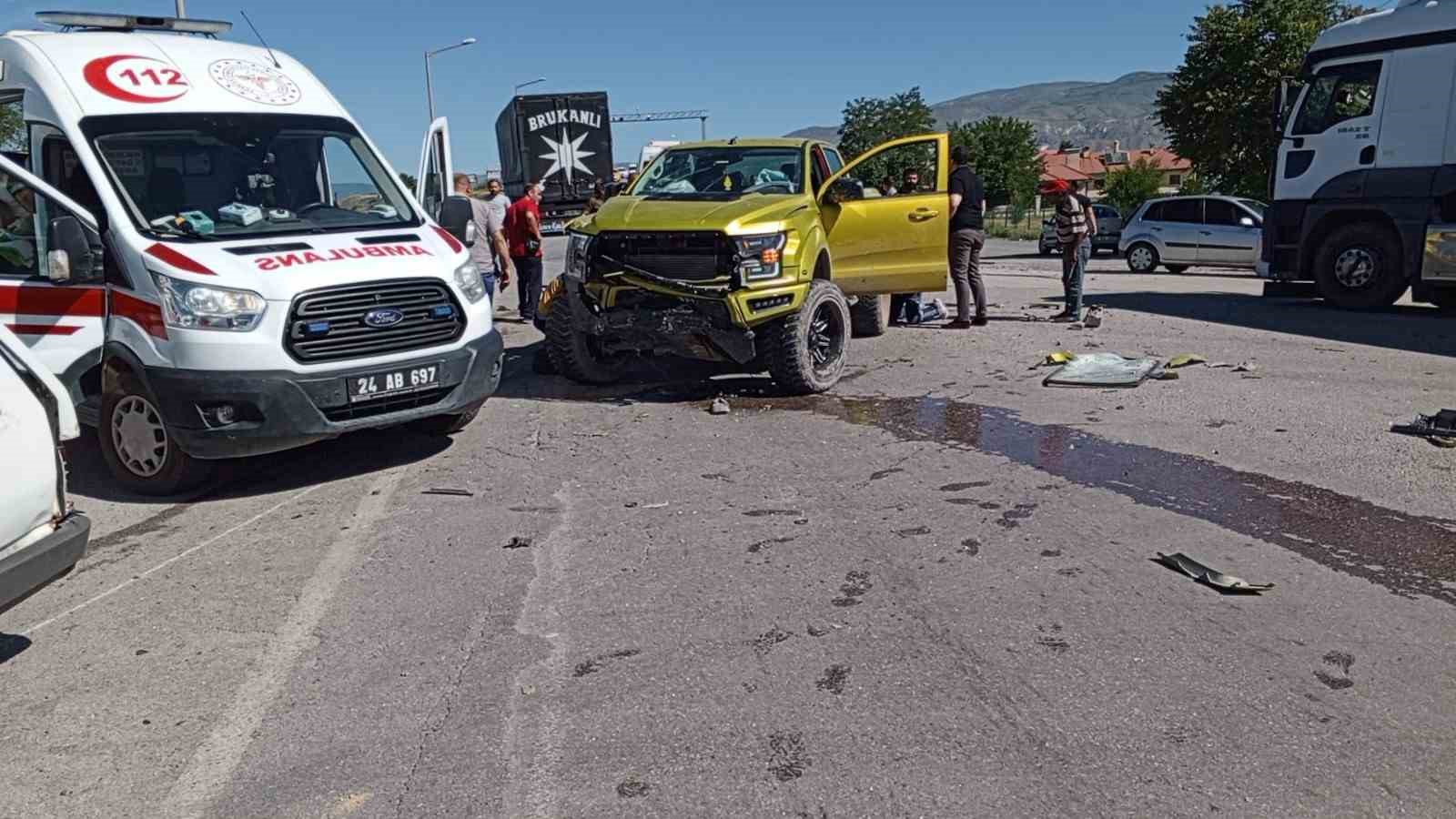 Erzincan’da trafik kazası: 2 yaralı
