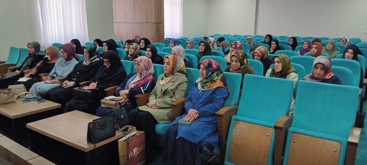 Bayburt’ta yaz Kur’an kursları semineri düzenlendi
