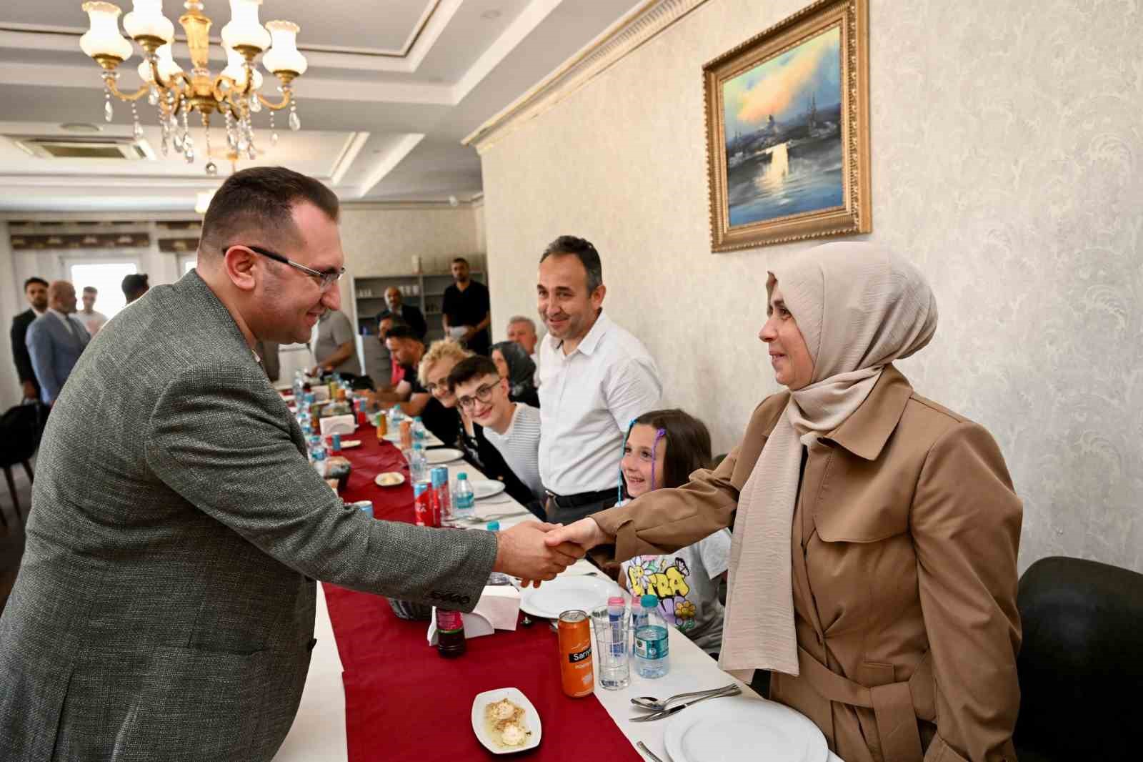 Gaziosmanpaşa Belediye Başkanı Bahçetepe şehit ailelerini ağırladı
