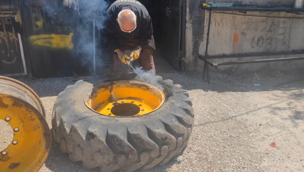 Gündüz başkan vekili, akşam kaynak ustası
