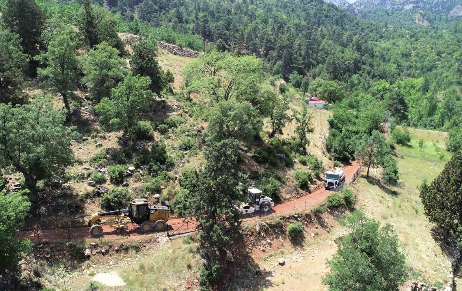 Konyaaltı’nda yayla yolları bayrama hazır
